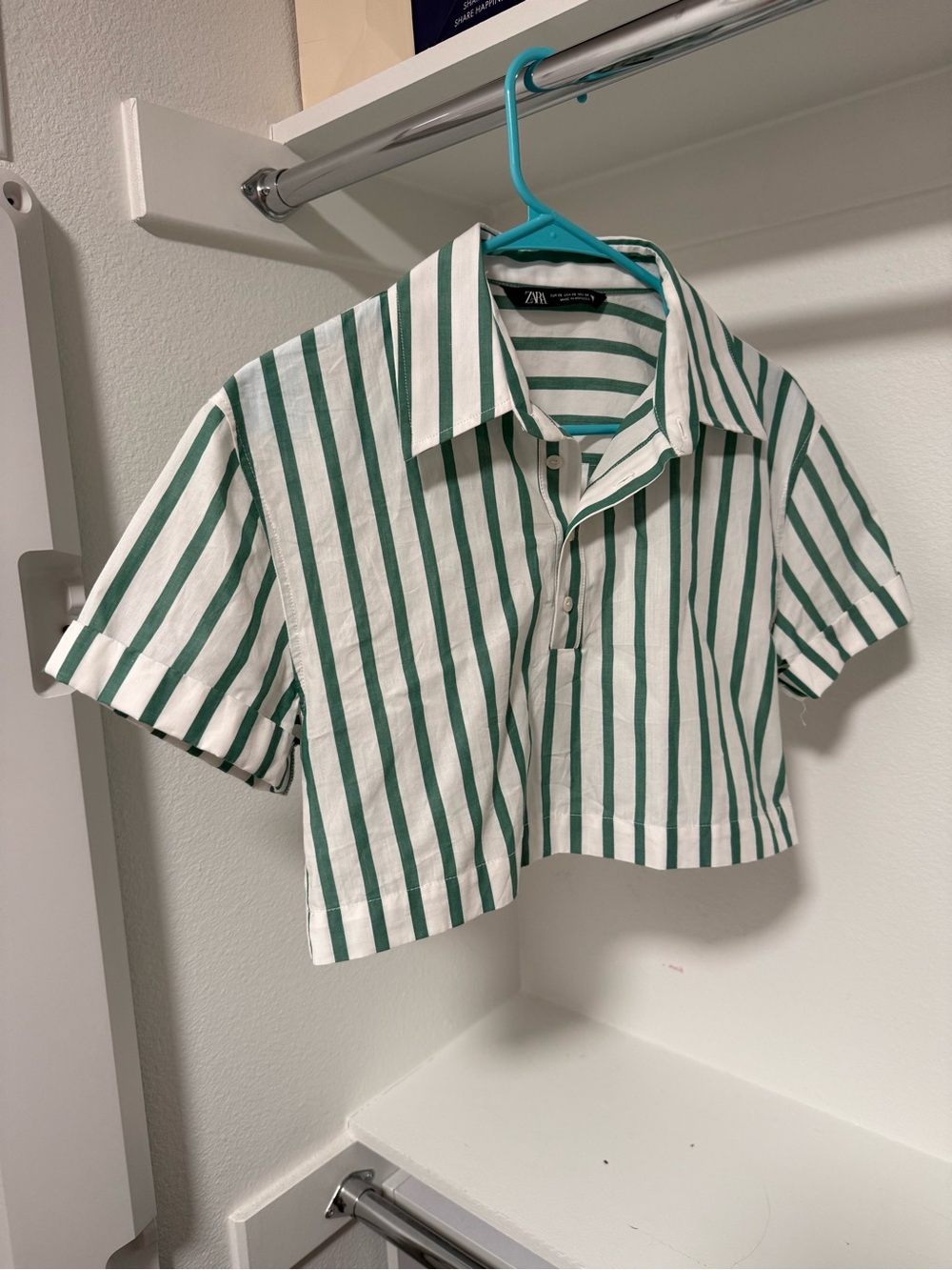Zara White and Green Striped Short-Sleeve Cropped Shirt